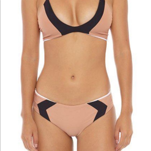 Acacia Mentawai Bottoms - Topless - Picture 6 of 6